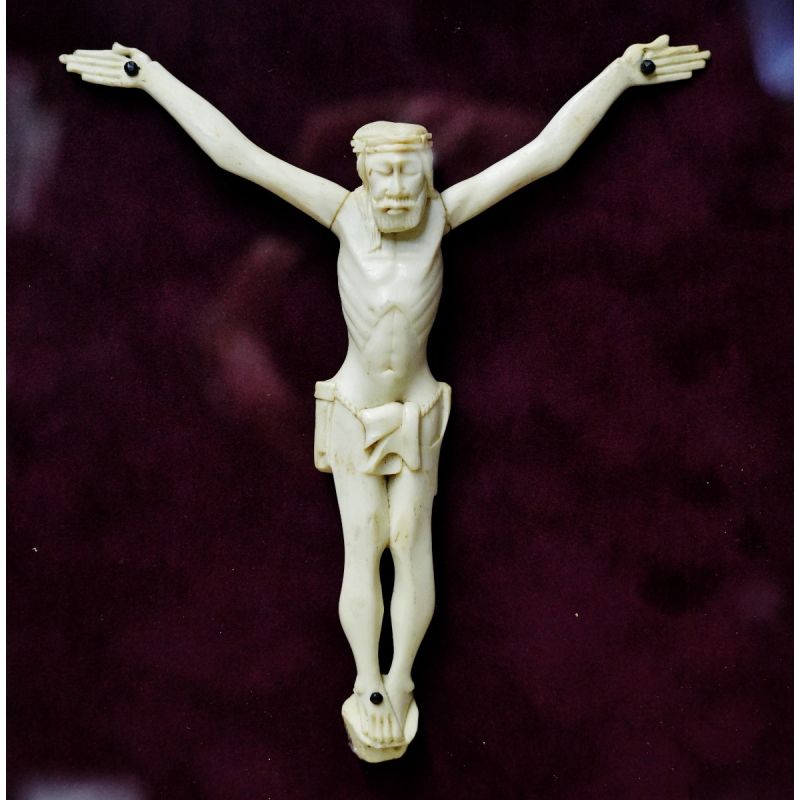 Cristo em Material Nobre